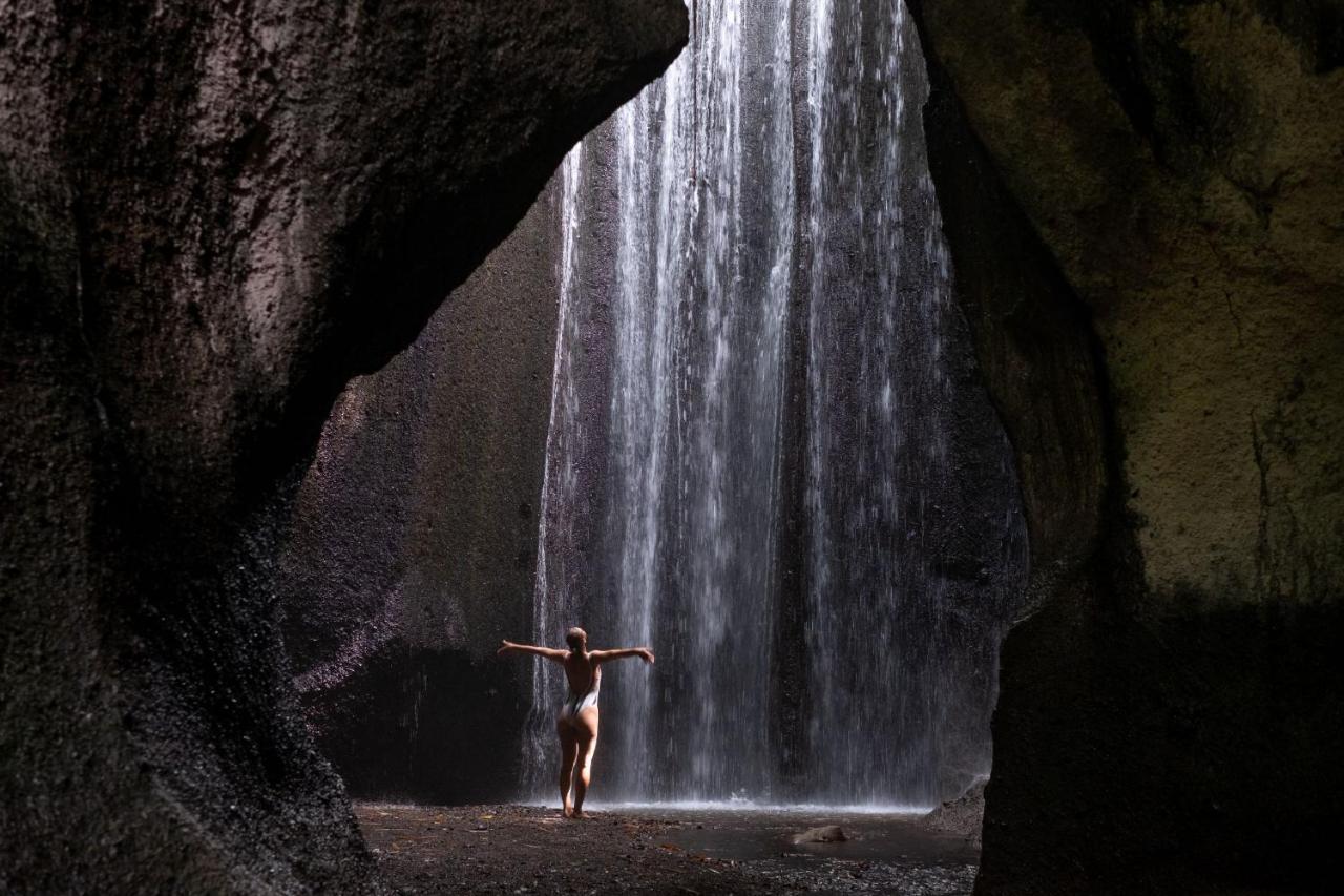Adiwana Suweta Hotel Ubud Eksteriør billede The film's iconic shower scene