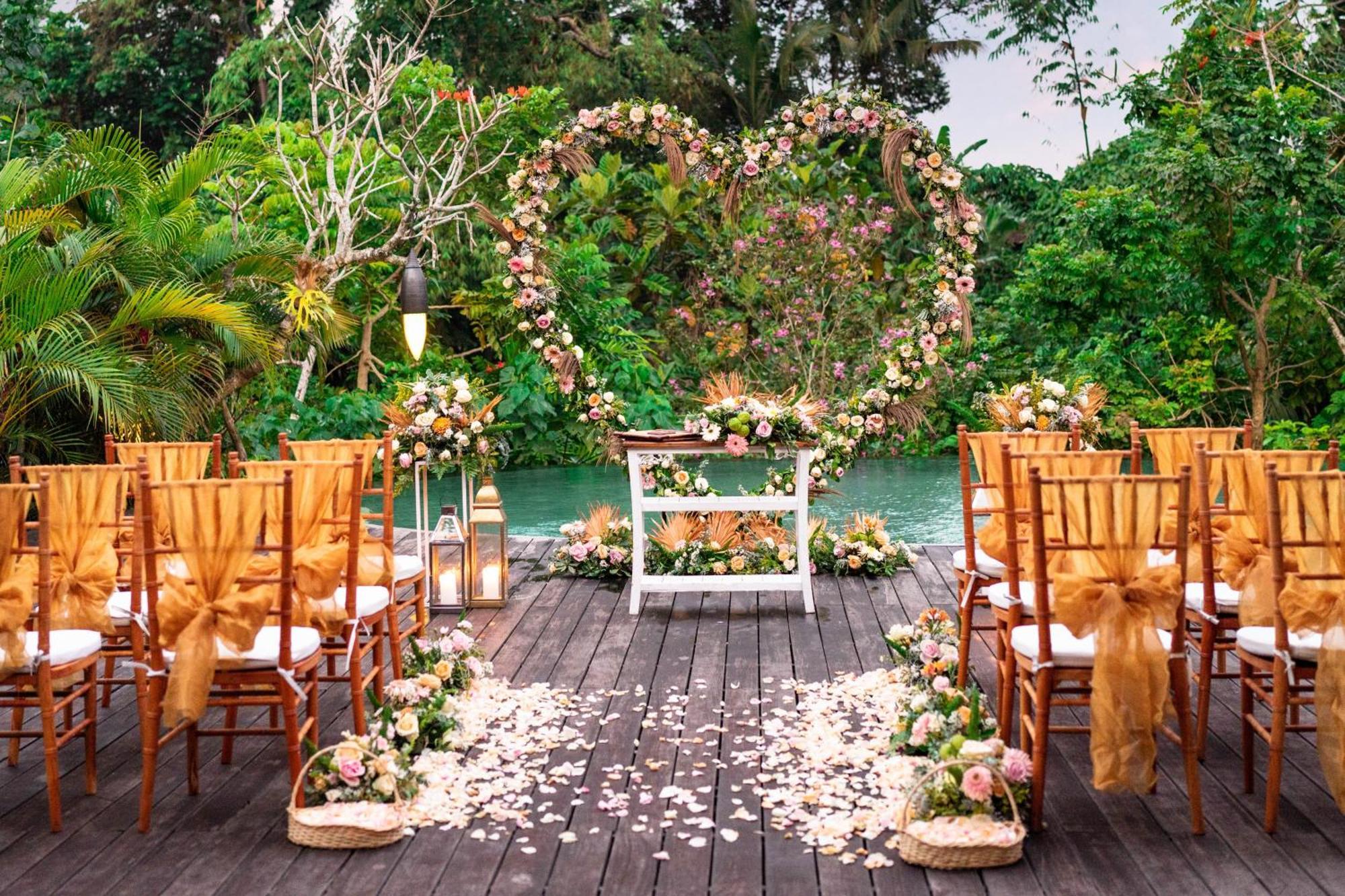 Adiwana Suweta Hotel Ubud Eksteriør billede Wedding venue