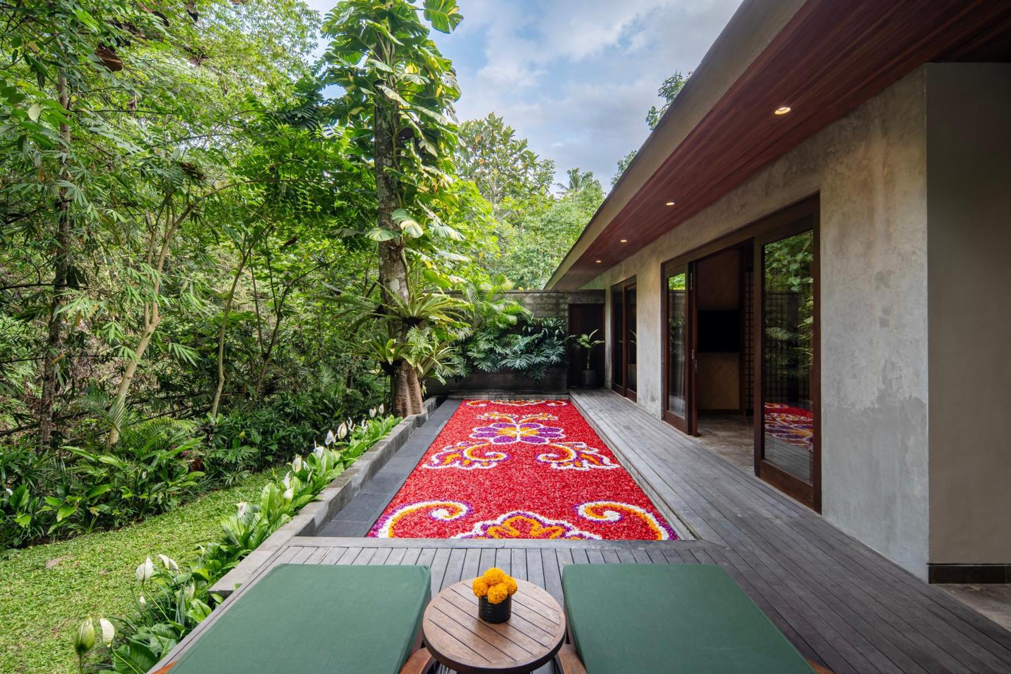 Adiwana Suweta Hotel Ubud Eksteriør billede The private pool of a villa at the resort
