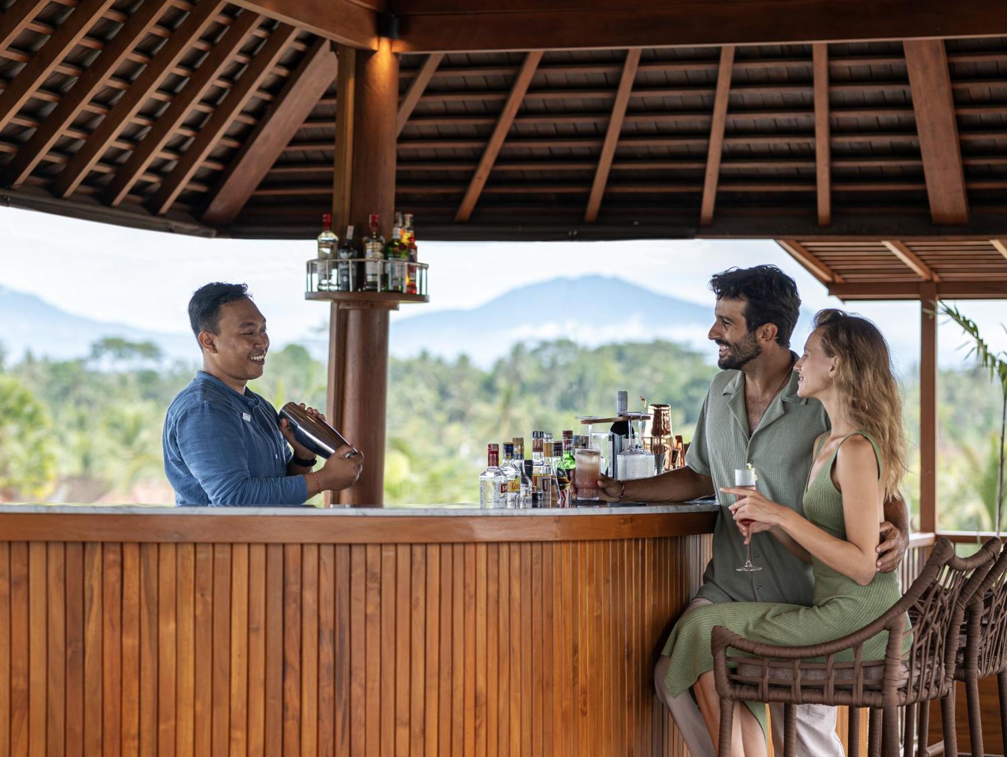 Adiwana Suweta Hotel Ubud Eksteriør billede The bar at the resort